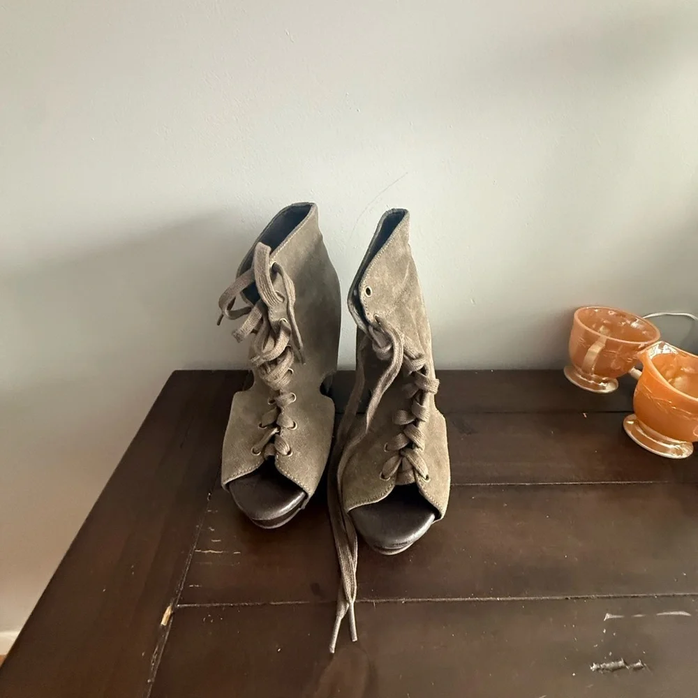 Lucky Brand Suede Lace-Up Cutout Wedge Booties Size 8M